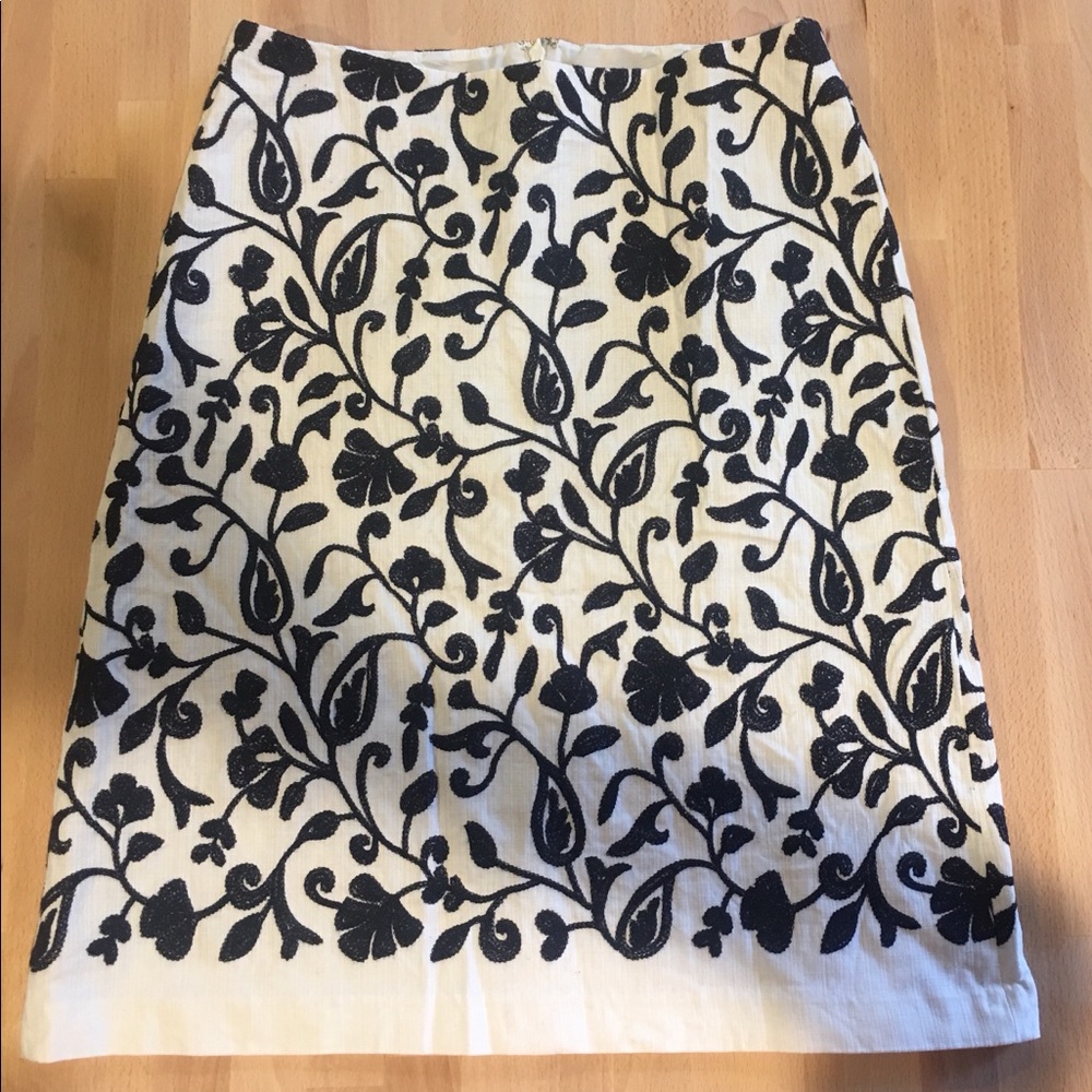 Talbots: White and Navy Embroidered Skirt